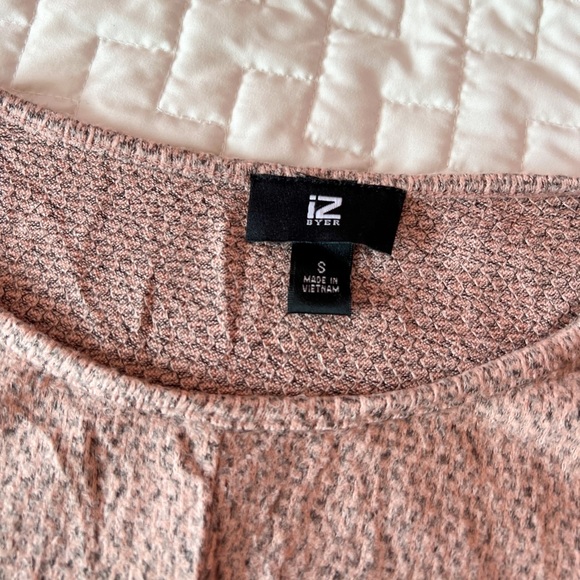 IZ Byer Heathered Blush Pink Twist Front Top Size Small - Picture 3 of 3